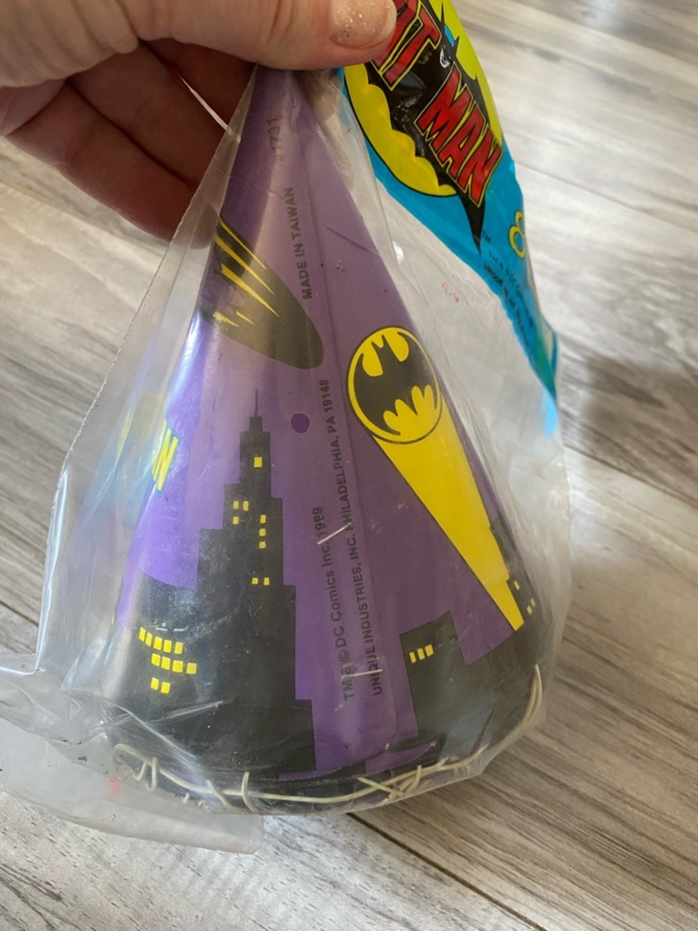 New 1989 Batman Party Hats 8 Total Vintage TM And DC Comics Brand - Picture 5 of 7
